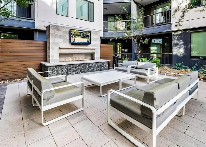 Escape To The Premier 2 & Half Br Townlake *