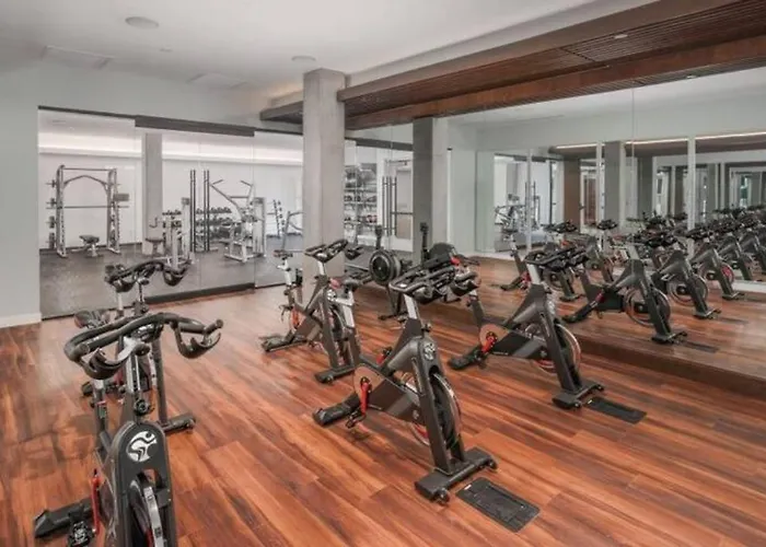 Escape To The Premier 2 & Half Br Townlake Apartment *